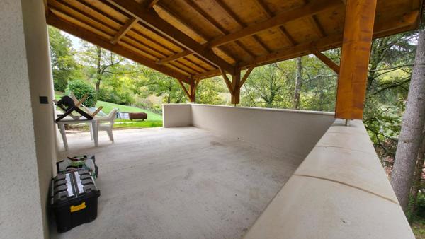 Maison rénovée avec terrain arboré