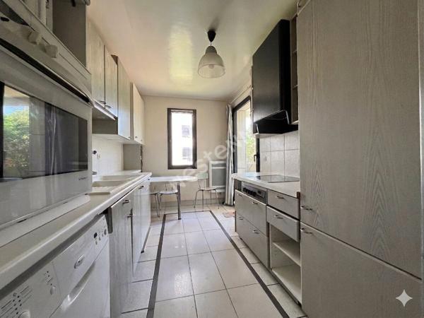 Grand Appartement  de 4 pièces à vendre à Puteaux  avec cave et parking, balcon et terrasse