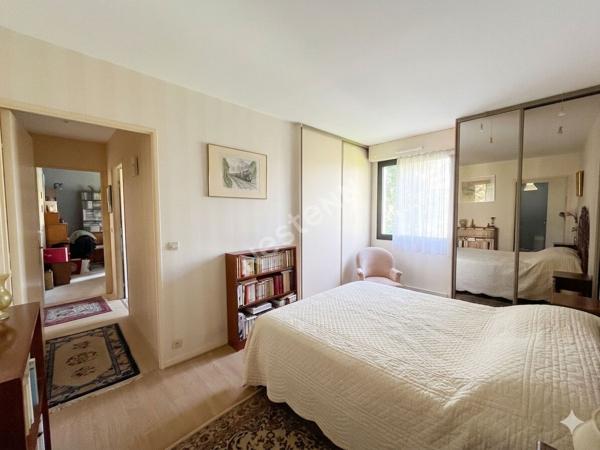 Grand Appartement  de 4 pièces à vendre à Puteaux  avec cave et parking, balcon et terrasse