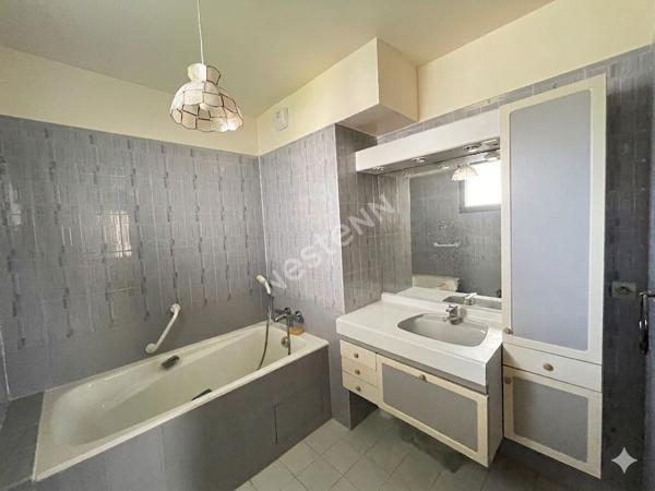Grand Appartement  de 4 pièces à vendre à Puteaux  avec cave et parking, balcon et terrasse