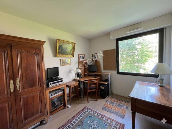 Grand Appartement  de 4 pièces à vendre à Puteaux  avec cave et parking, balcon et terrasse