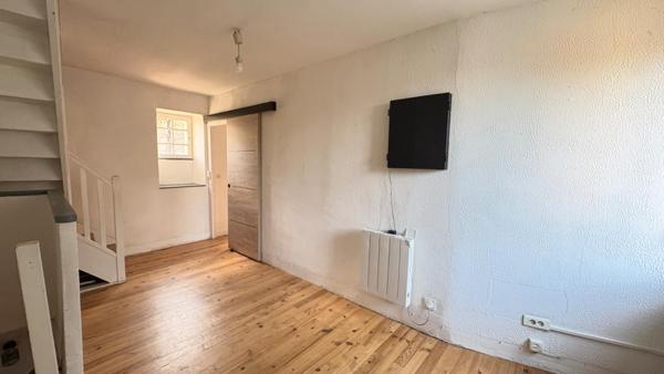 Maison de caractère en pierre avec terrasses et vue Montagne Noire