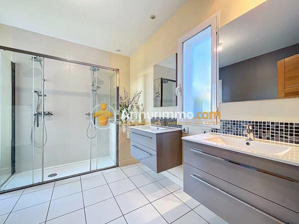 Vente Maison 8 pièces 278 m2 à Bourgoin-Jallieu