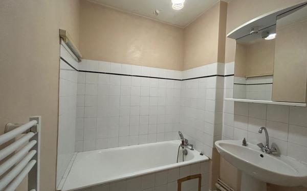 Appartement à vendre    1 pièce • 45 m2 Le Péage-de-Roussillon