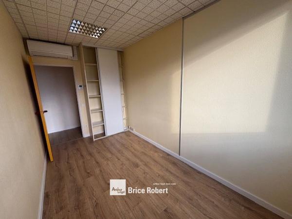 Bureaux à louer avec accès indépendant à Meyzieu proche transports
