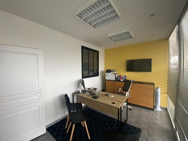 Local à louer 47 m² Rez-de-chaussée, axe passant centre-ville La Rochelle, visibilité