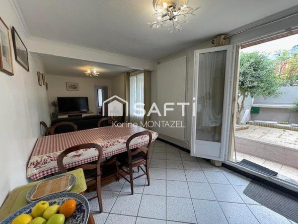 Maison traditionnelle de plain pied avec cave et garage