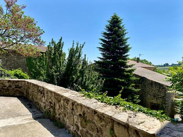 Village d’Ardèche, le format atypique d’une maison ancienne rénovée.