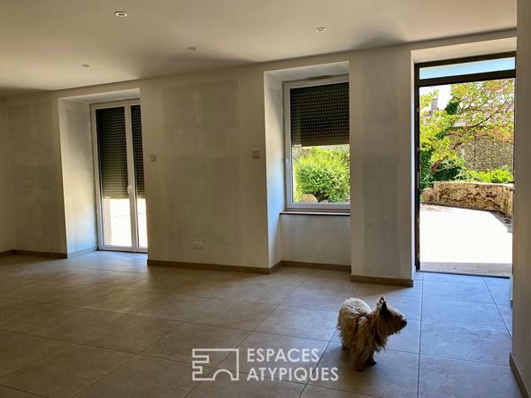 Village d’Ardèche, le format atypique d’une maison ancienne rénovée.