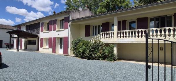 Maison de village rénovée avec piscine et plus d'un hectare de terrain