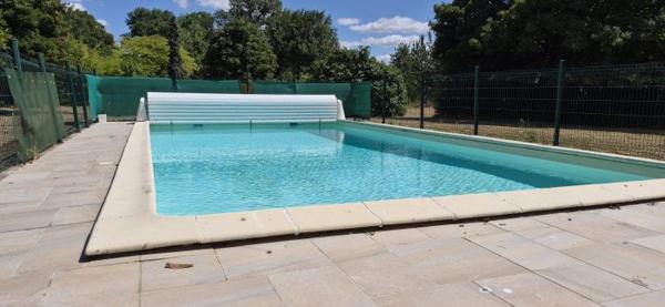 Maison de village rénovée avec piscine et plus d'un hectare de terrain