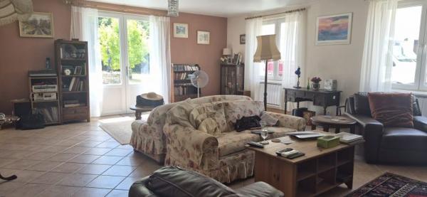 Maison de village rénovée avec piscine et plus d'un hectare de terrain