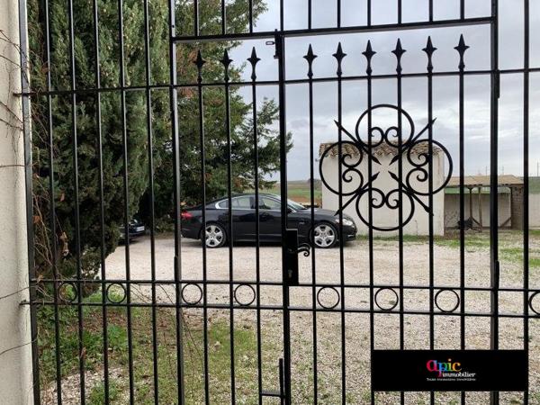 Mas T5 de 130 m² avec 140 m² de jardin + garage