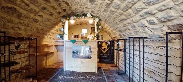 Charolles à 5 minutes, Maison en pierres, rénovée, de 128 m² avec grange attenante aménageable, sur terrain de 2 357 m²