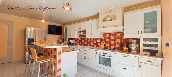 Charolles à 5 minutes, Maison en pierres, rénovée, de 128 m² avec grange attenante aménageable, sur terrain de 2 357 m²