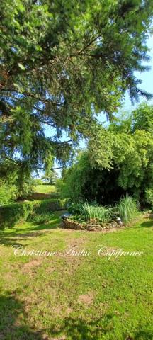 Charolles à 5 minutes, Maison en pierres, rénovée, de 128 m² avec grange attenante aménageable, sur terrain de 2 357 m²