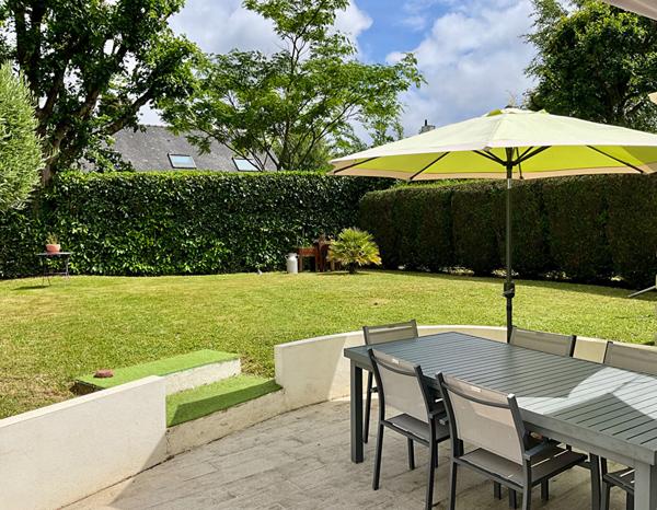 Orvault Grand Val : En vente, maison de 139 m², 4 chambres, baignée de lumière, cuisine A/E, jardin intime, proche tramway.