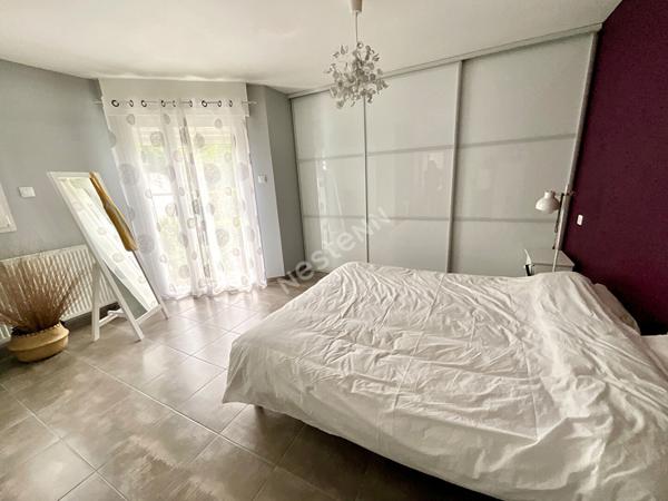 Orvault Grand Val : En vente, maison de 139 m², 4 chambres, baignée de lumière, cuisine A/E, jardin intime, proche tramway.