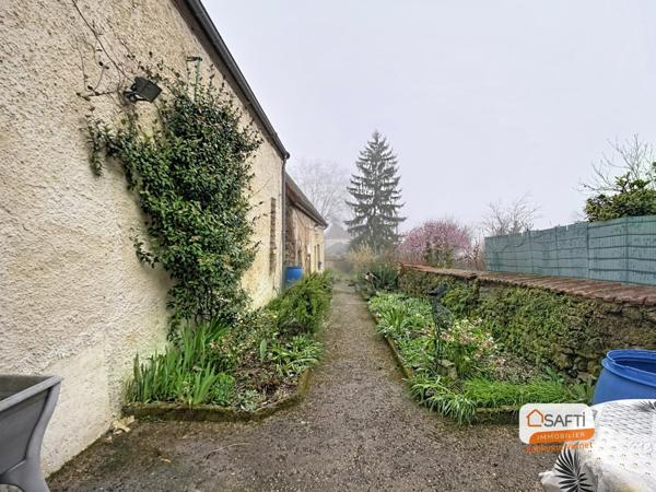 Maison de ville avec jardin et dépendance