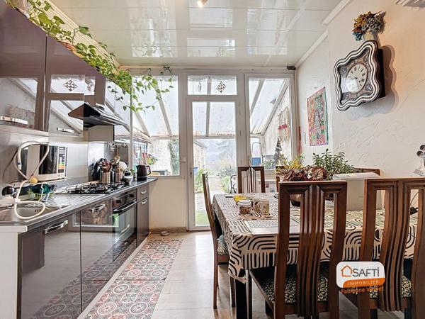 Maison de ville avec jardin et dépendance