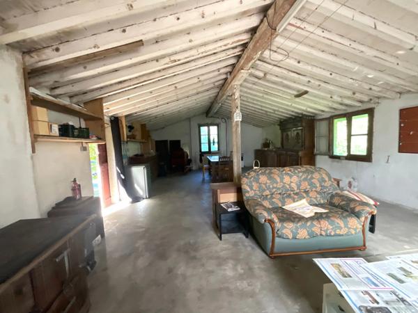 Propriété agricole avec maison de maître, corps de ferme et dépendances – 3,4 ha – Campagne