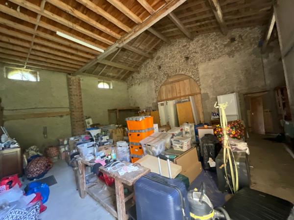 Propriété agricole avec maison de maître, corps de ferme et dépendances – 3,4 ha – Campagne