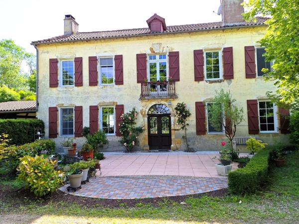 À VENDRE – Maison de Maître de Caractère (1832), 219 m² habitables – Parc arboré de 7 323 m² avec piscine, dépendance, et prestations de charme