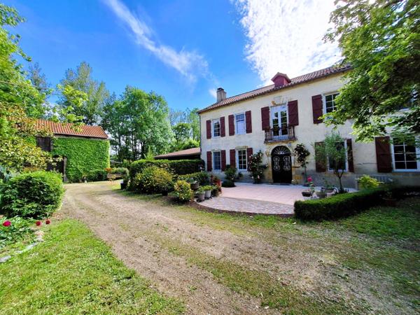À VENDRE – Maison de Maître de Caractère (1832), 219 m² habitables – Parc arboré de 7 323 m² avec piscine, dépendance, et prestations de charme