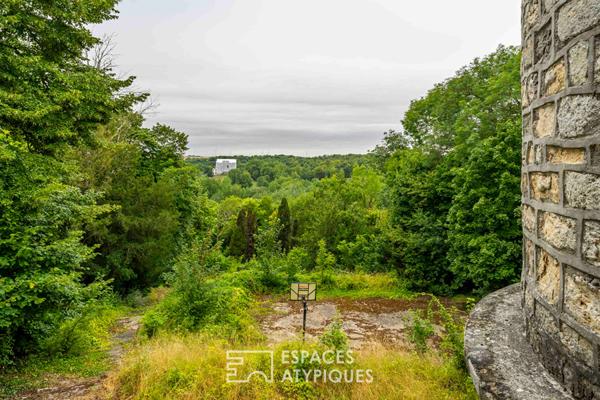 La demeure historique avec son parc et une vue panoramique sur la campagne