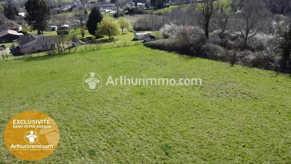 Vente                                                      Terrain
                        
                                         1880 m2                     à Neuvic