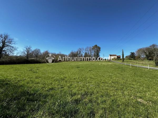 Vente                                                      Terrain
                        
                                         1880 m2                     à Neuvic