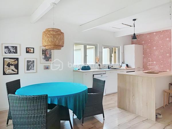 Maison de plain-pied avec piscine et vue dégagée – Un véritable havre de paix

Au cœur du charmant village d'Eyraud-Crempse-Maurens, découvrez cette agréable maison de plain-pied nichée dans un environnement verdoyant et préservé, sans aucun vis-à-vis. Vous profiterez du calme de la campagne tout en restant à seulement 2 minutes des commerces et des commodités.

Dès l'entrée, la luminosité des pièces de vie vous séduira. La maison offre un salon chaleureux agrémenté d'un poêle à bois, une cuisine dinatoire entièrement équipée avec son arrière-cuisine, ainsi qu'une belle suite parentale comprenant un dressing et une salle d'eau privative, bénéficiant d'une vue imprenable sur le jardin.
L'espace nuit est complété par un bureau, deux chambres supplémentaires, une salle de bains et des toilettes indépendantes.

À l'extérieur, tout a été pensé pour profiter pleinement de la douceur de vivre : une piscine au chlore de 9 x 4.5 mètres, un jardin fleuri agrémenté d'un verger sur un terrain d'environ 4600m2, une  terrasse avec vue dégagée sur la campagne environnante et de magnifiques couchers de soleil. Un double garage vient parfaire l'ensemble.

Travaux récents réalisés :

Installation d'une pompe à chaleur (2026)
Isolation des combles
Mise en place d'une VMC
Réfection de l'assainissement
Remplacement des fenêtres du bureau, d'une chambre et des WC
Changement du liner de la piscine (2020)
Mise aux normes de l'installation électrique

Une maison parfaitement entretenue, offrant confort, tranquillité et qualité de vie. Un bien rare où il ne vous reste plus qu'à poser vos valises.


Single-story house with pool and unobstructed views – A true haven of peace

In the heart of the charming village of Eyraud-Crempse-Maurens, discover this delightful single-story house nestled in a verdant and unspoiled setting, offering complete privacy. Enjoy the tranquility of the countryside while remaining just 2 minutes from shops and amenities.

From the moment you enter, the bright and airy living spaces will captivate you. The house features a welcoming living room with a wood-burning stove, a fully equipped eat-in kitchen with a pantry, and a beautiful master suite with a dressing room and private bathroom, boasting breathtaking views of the garden.

The sleeping area is completed by an office, two additional bedrooms, a bathroom, and a separate toilet.

Outside, everything has been designed to fully enjoy the good life: a 9 x 4.5 meter chlorine swimming pool, a flower garden complete with an orchard, a terrace with unobstructed views of the surrounding countryside, and magnificent sunsets. A double garage completes the property.

Recent renovations include:

Installation of a heat pump (2026)
Attic insulation
Installation of a mechanical ventilation system
Sewage system upgrade
Replacement of windows in the office, one bedroom, and the toilet
Replacement of the swimming pool liner (2020)
Electrical system upgrade

A perfectly maintained house offering comfort, tranquility, and a high quality of life. A rare find where all you have to do is unpack your bags.
