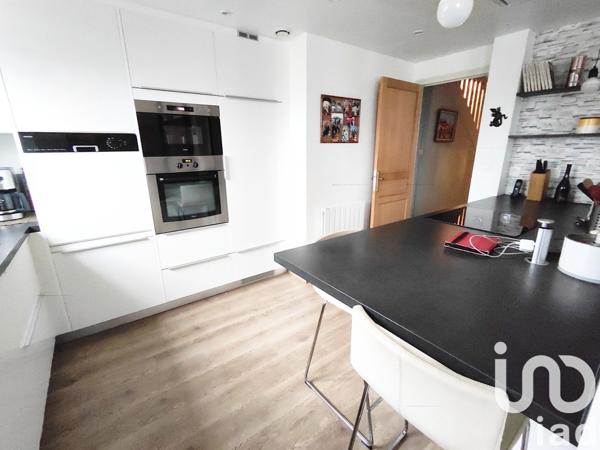 Maison 8 pièces de 180 m² à Vezin-le-Coquet (35132)