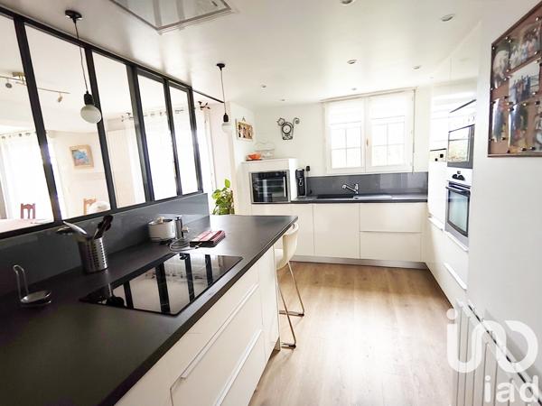 Maison 8 pièces de 180 m² à Vezin-le-Coquet (35132)