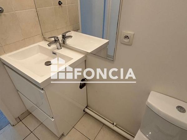 Location Studio 23.6 m² - 19 RUE PAUL BERT Puteaux 92800