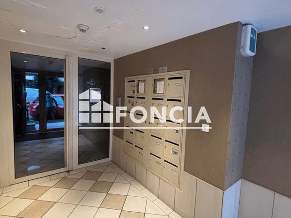 Location Studio 23.6 m² - 19 RUE PAUL BERT Puteaux 92800