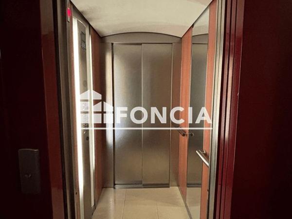 Location Studio 23.6 m² - 19 RUE PAUL BERT Puteaux 92800