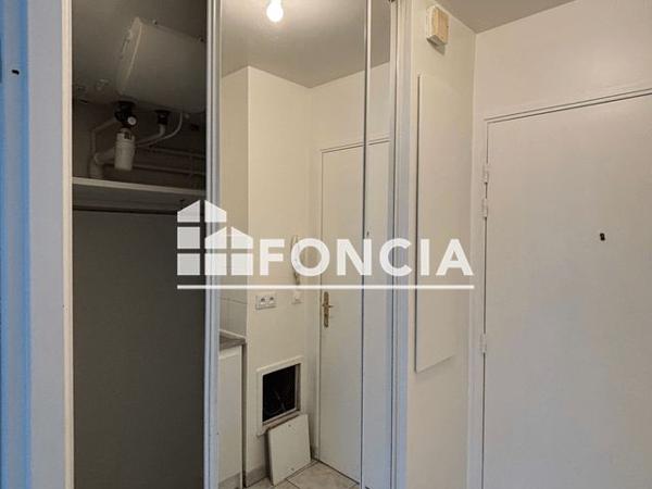 Location Studio 23.6 m² - 19 RUE PAUL BERT Puteaux 92800