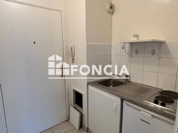 Location Studio 23.6 m² - 19 RUE PAUL BERT Puteaux 92800