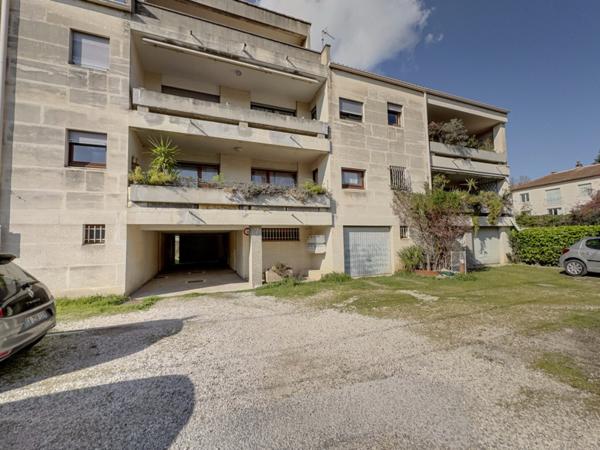 Appartement
                                                                                                                                                                                                                                                                                                                        5 pièce(s)                                                                                                                                                                                                          3 chambre(s)                                                                                                                                                                                                          114  m²