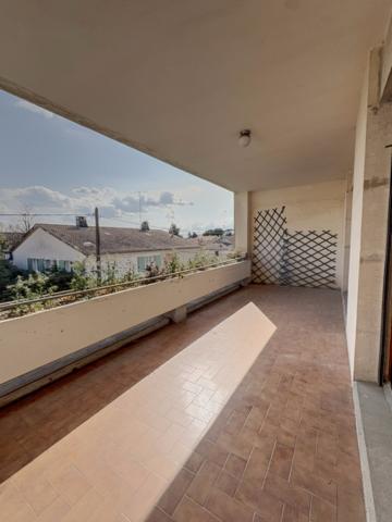 Appartement
                                                                                                                                                                                                                                                                                                                        5 pièce(s)                                                                                                                                                                                                          3 chambre(s)                                                                                                                                                                                                          114  m²