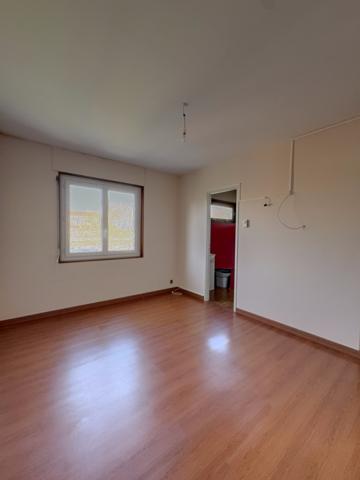 Appartement
                                                                                                                                                                                                                                                                                                                        5 pièce(s)                                                                                                                                                                                                          3 chambre(s)                                                                                                                                                                                                          114  m²