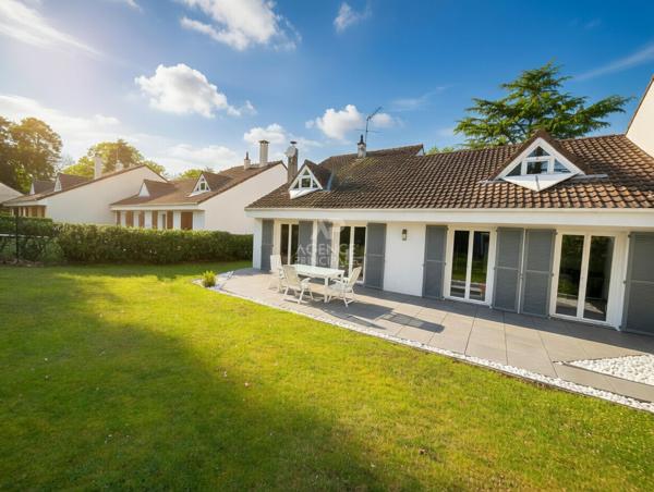 Maison familiale 148 m² - 8 pièces 6 chambres 525 000 € **  - Référence  1757