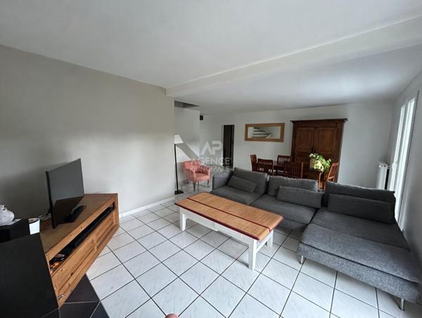 Maison familiale 148 m² - 8 pièces 6 chambres 525 000 € **  - Référence  1757