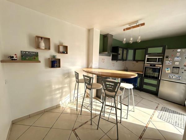 Maison familiale 148 m² - 8 pièces 6 chambres 525 000 € **  - Référence  1757