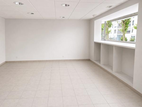 Local commercial avec vitrine et appartement T3 – Bien rare à usage mixte