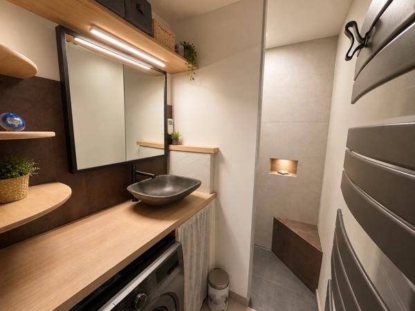 Local commercial avec vitrine et appartement T3 – Bien rare à usage mixte