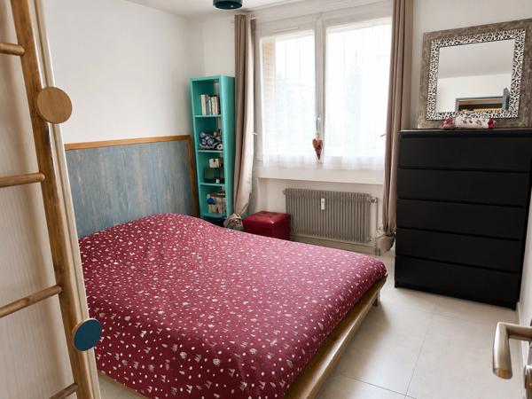 Local commercial avec vitrine et appartement T3 – Bien rare à usage mixte