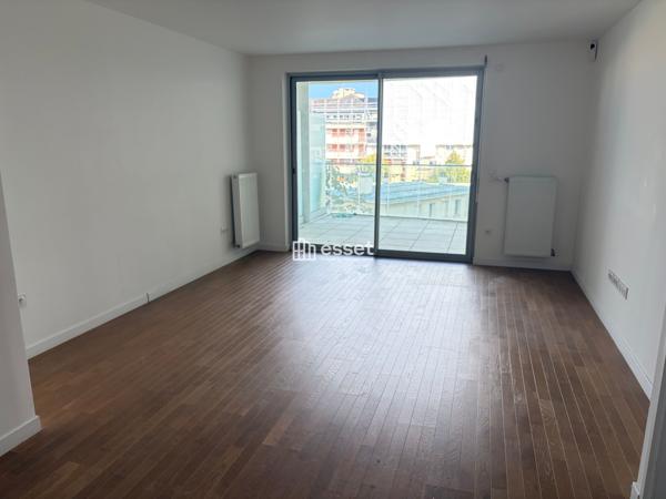 Location Appartement 4 pièces 85.6 m² - Suresnes 92150