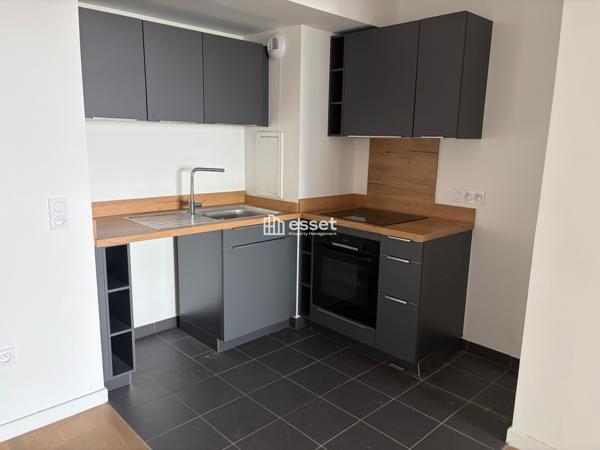 Location Appartement 4 pièces 85.6 m² - Suresnes 92150